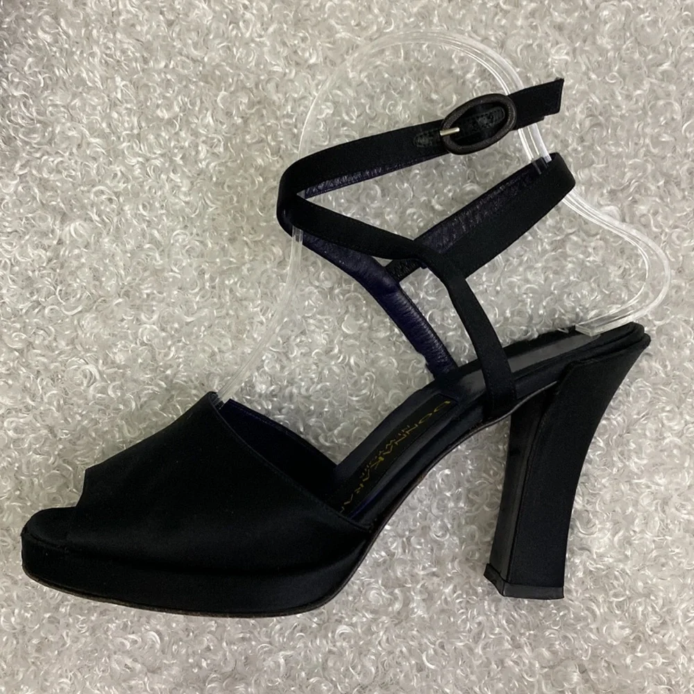 Donna Karan Ladies Size 7 Black High Heel Shoes